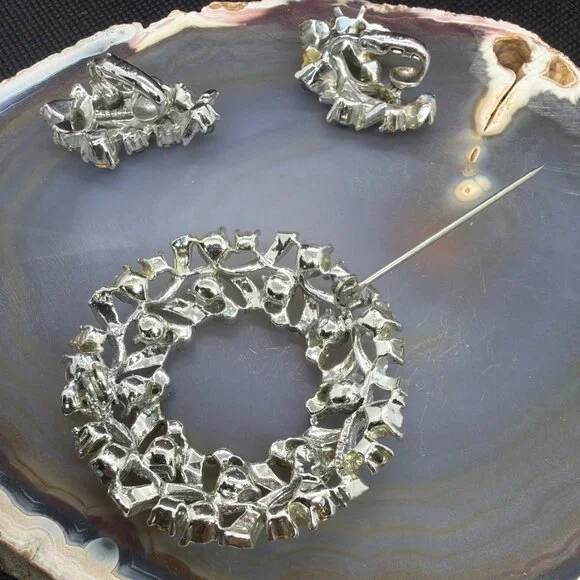 Vintage Signed Coro Blue Rhinestone Wreath Brooch Earring Set Silver Tone 1950s - Picture 11 of 16